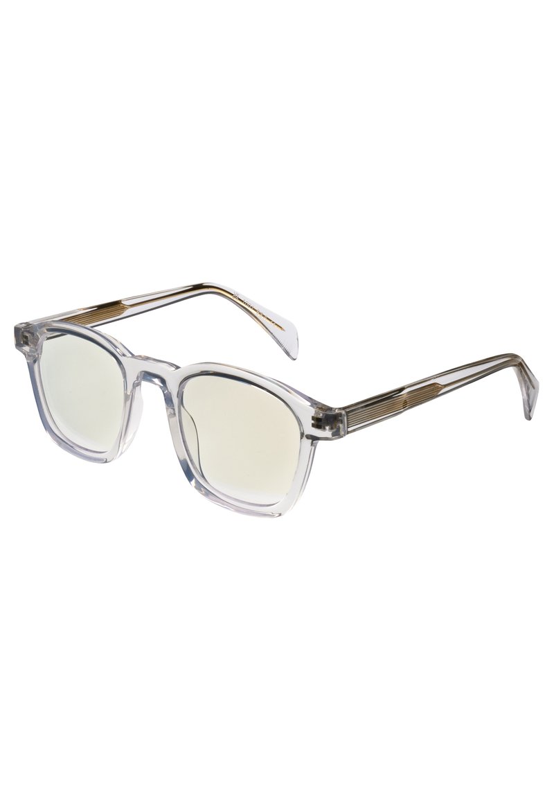 Gafas de sol de plástico transparente con montura cuadrada, lentes marrones claros y detalles metálicos a lo largo de las patillas; presenta un diseño texturizado en los brazos.