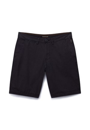 Czarne szorty męskie do kolan z zapięciem na guziki, szlufkami na pasek oraz przednimi kieszeniami, rozłożone na białym tle.