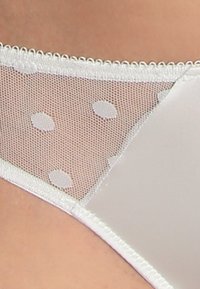 Sassa 2 PACK - Stringi