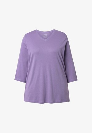 Top met V-hals en driekwart mouwen in lichtpaarse katoenmix, met een losse pasvorm en een gladde textuur.