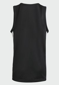 Camiseta deportiva sin mangas negra con tejido texturizado, paneles laterales blancos y escote redondeado, diseñada para la ventilación y la comodidad.