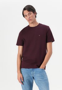 Tommy Hilfiger SEASONAL SOLID TEE - Paprasti marškinėliai - deep burgundy