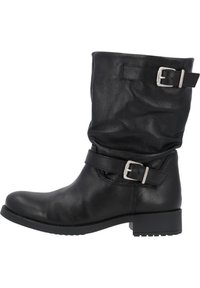 Bota de cuero negra a media pantorrilla con dos correas ajustables de hebilla plateada y un tacón bajo y macizo.