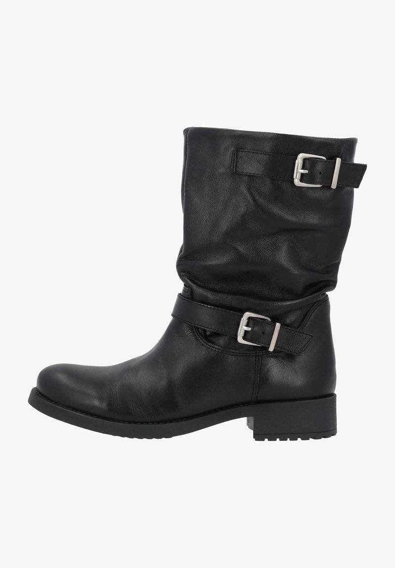 Bota de cuero negra a media pantorrilla con dos correas ajustables de hebilla plateada y un tacón bajo y macizo.