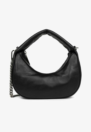Sac à main en cuir noir avec une forme courbée, une poignée rembourrée et une bandoulière en chaîne. Sa texture lisse présente un design simple sans matériel visible.