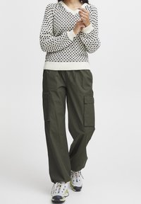 b.young Svetr - off-white