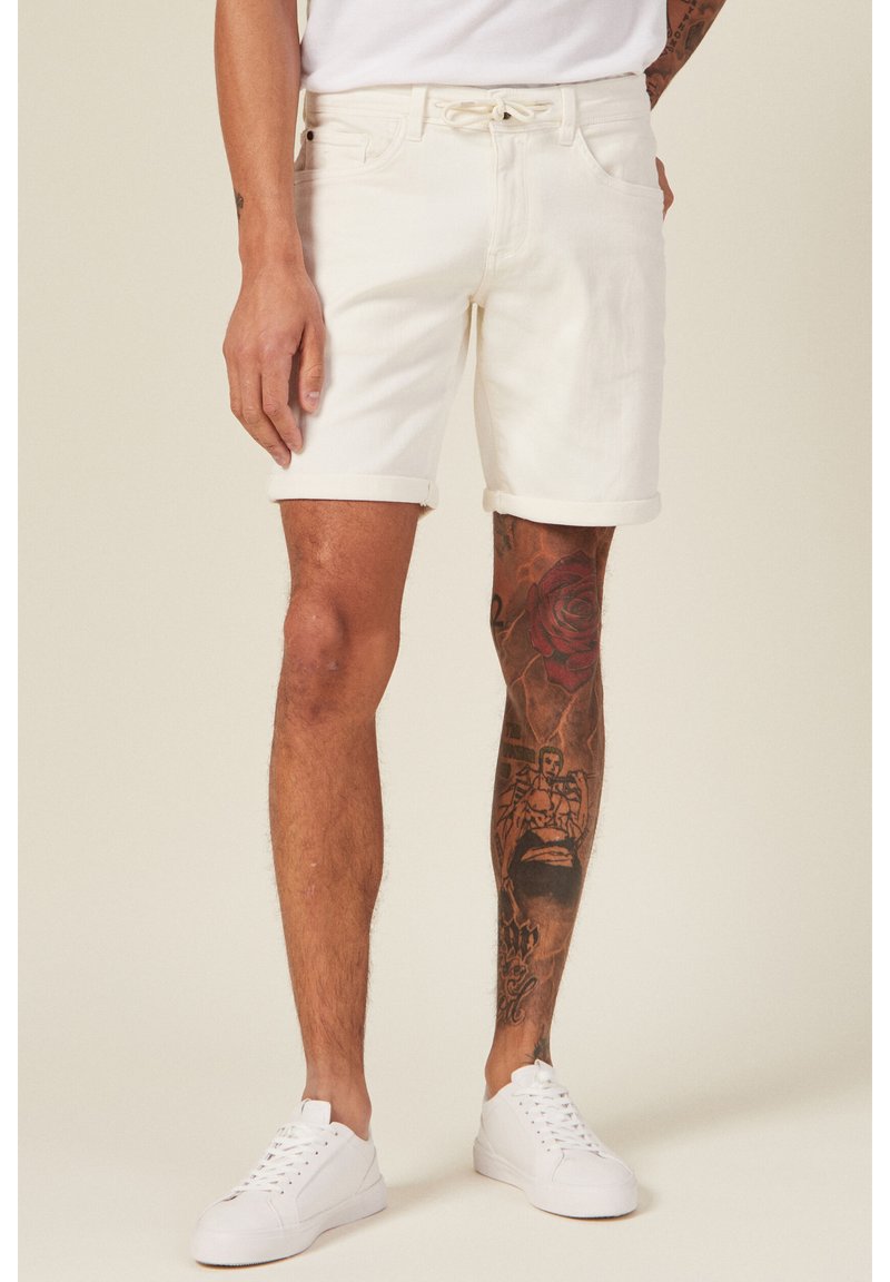 BONOBO Jeans UMWELTFREUNDLICHE BERMUDA - Shorts - ecru