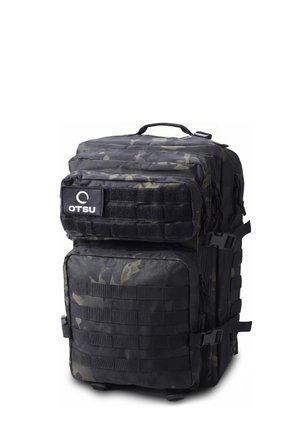 Sort og mørkegrøn taktisk rygsæk med flere lynlåslommer og MOLLE-webbing, med et OTSU-logo patch.