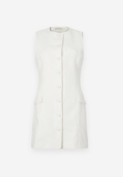 Rochie din in fără mâneci, de culoare off-white, cu decolteu rotund, închidere cu nasturi pe față și două buzunare laterale; textura netedă și forma structurată.