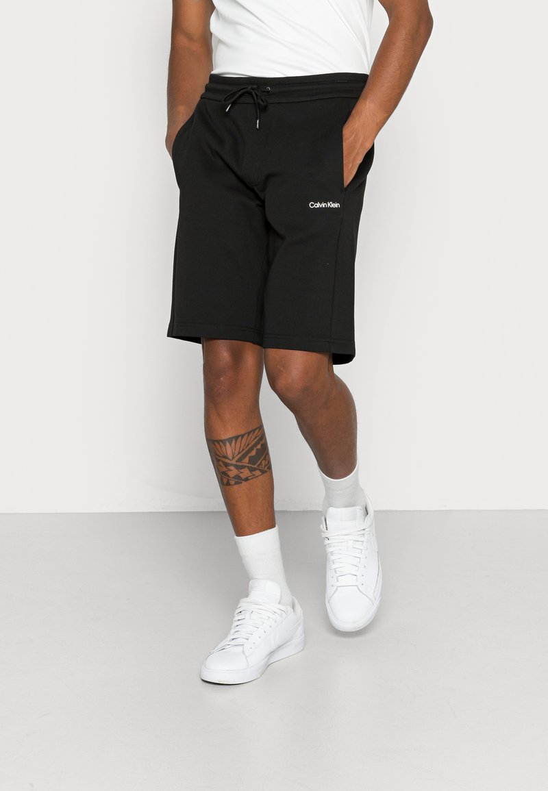 Herren Chino Shorts | Calvin Klein MICRO LOGO Shorts black/schwarz - BE42002 Herren Chino Shorts | Calvin Klein MICRO LOGO Shorts black/schwarz - BE42002