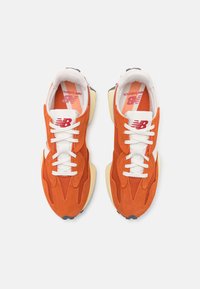 New Balance U327 UNISEX - Sneaker low - infield clay