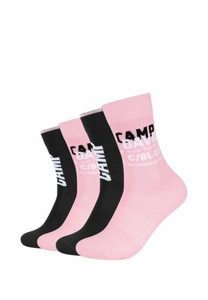 Quatre chaussettes mi-cheville de couleurs alternées noir et rose, chacune avec un marquage texte blanc et noir sur la zone de la cheville.