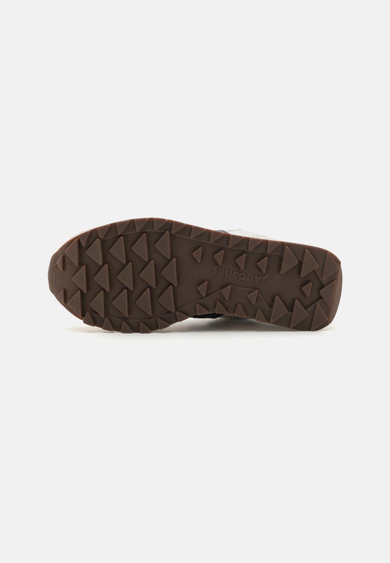 Sole in gomma con una texture marrone, caratterizzata da un motivo a treccia triangolare per la trazione. Logo inciso sul lato.