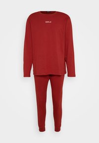 Unselected, wine red