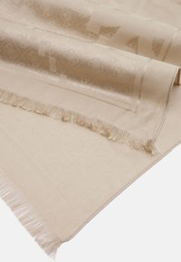 Écharpe beige avec un motif subtil et des bords à franges. Fabriquée en tissu doux, avec une texture lisse et un design classique et élégant.