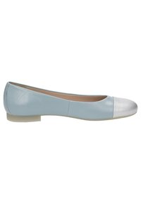 Ballerines en cuir bleu clair avec un bout en métal argenté, de forme ronde, à semelle plate et texture lisse. Convient pour un port décontracté.