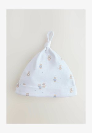 Valge puuvillane beebimüts seotud tipuosa, millel on pehmetes toonides väikeste karupoegade ja tähtedega mustrid.