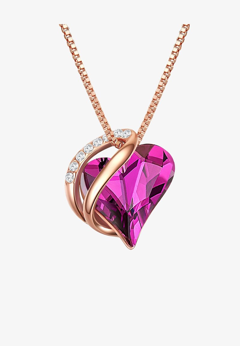 Hjerteformet vedhæng med en stor pink krystal, omgivet af en rosaguld svirvel med små klare sten, fastgjort til en delikat kæde.