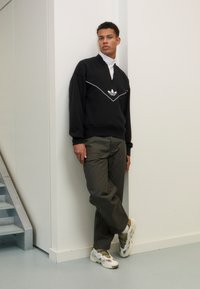 adidas Originals ADICOLOR SEASONAL ARCHIVE HALF-ZIP - Sportinis megztinis - black/white