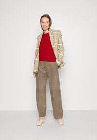 pure cashmere CLASSIC CREW NECK  - Pulover - brick