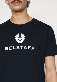 Belstaff SIGNATURE - Camiseta estampada - dark ink