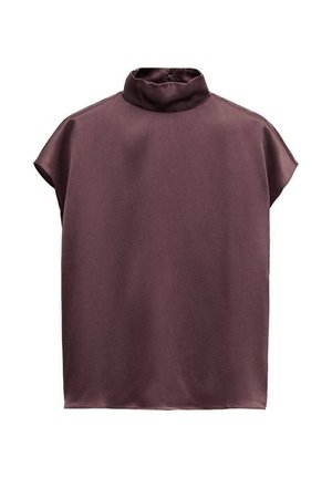 Blouse sans manches en satin mauve foncé avec une coupe ample et un col roulé haut légèrement froncé.