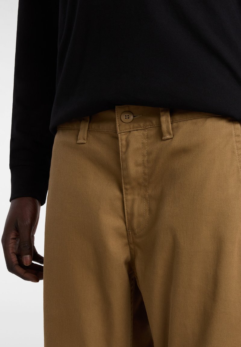 Pantalon chino (marron) - Comprar en La Rochelle France