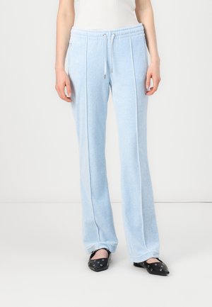 Lichtblauwe, taps toelopende sweats met een zachte textuur. Voorzien van een elastische tailleband met trekkoord, zijzakken en contrasterende afwerking.