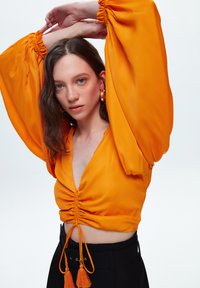 adL SHIRRED WITH DRAPED SLEEVE - Bluse - orange