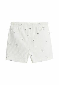 Vita ribbade shorts med små mörkblå val- och fågelmönster. Elastisk midja; mjuk textur. Märkesetikett på sidan.