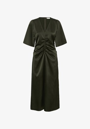 Vestido verde oliva con escote en V profundo, mangas cortas y detalles fruncidos en la cintura; hecho de una tela suave y liviana.