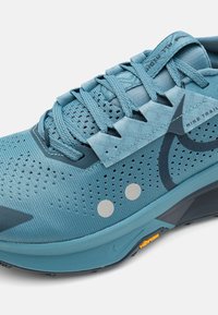 Nike Performance ZOOMX ZEGAMA 2 - Zapatillas de trail running - smokey blue/armory navy/metallic platinum