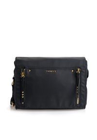 Borsa a tracolla in nylon nero con accessori dorati, caratterizzata da due tasche con zip e un accento logo. Design compatto con forma piatta e texture liscia.