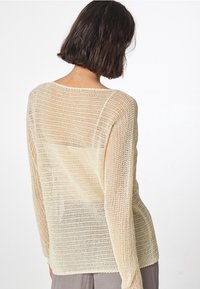 HALLHUBER Stickad tröja - off-white