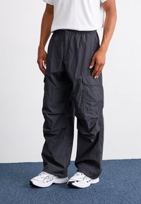 Champion Rochester SURPLUS PARACHUTE PANTS - Cargobukse - black