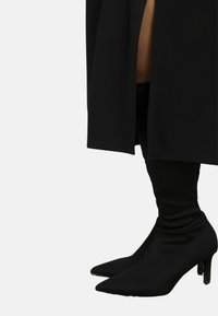 Live Unlimited London V-NECK MIDI - Trikoomekko - black