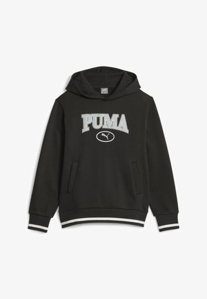 Un hoodie noir en tissu doux avec un grand logo PUMA blanc et argent, des poches avant et des poignets et un ourlet à rayures blanches.