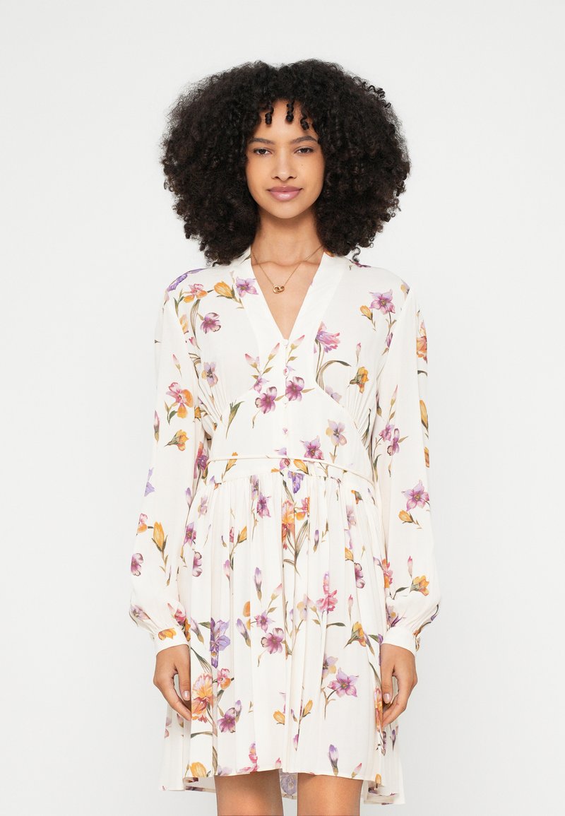 TWINSET Jurk crème TWINSET Jurk crème