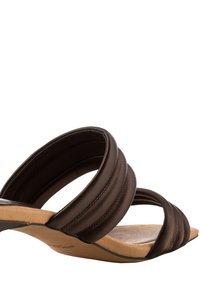 Shoe The Bear STB-SYLVI PADDED STRAP - Šľapky na opätku - brauner satin