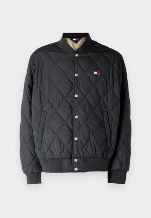 Quilted black jacket with a ribbed collar, snap buttons, and side pockets. Features a small logo on the chest and contrasting inner lining.