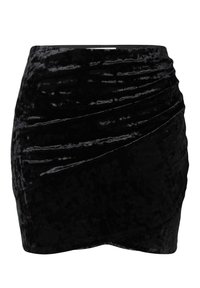 Zwarte fluwelen mini rok met een gedrapeerd ontwerp van textuurstof, een getailleerde Silhouet en een zoom die omhoog krult.