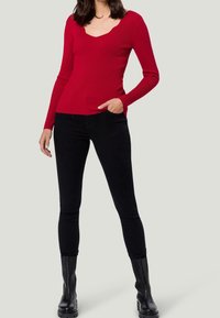 zero Jumper - red