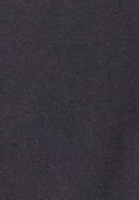 Χωρίς ορατά αντικείμενα, άτομα ή ενέργειες· η εικόνα είναι ένα συμπαγές σκουρόγκρι υφασμάτινο φόντο.