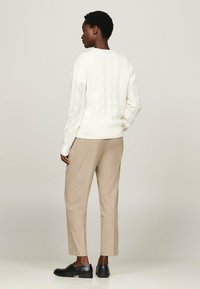 Tommy Hilfiger SOFT CABLE - Jersey de punto - ivory petal