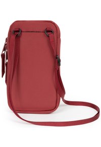 Borsa a tracolla rossa in tessuto con forma rettangolare, dotata di chiusura a zip e tracolla regolabile. Superficie testurizzata con dettagli in metallo neri.