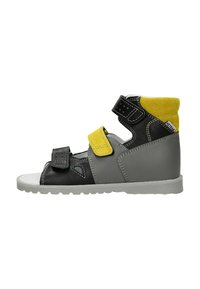 Sandal alta nera e grigia con dettagli gialli, cinturini in Velcro, suola in gomma e aperture di ventilazione sui lati.