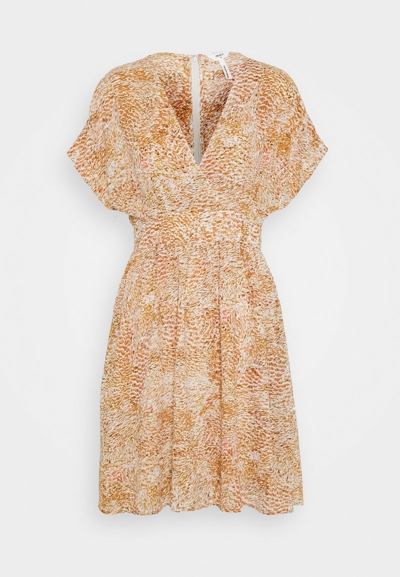 Robe à manches courtes et col en V en tissu doux avec un motif abstrait orange et blanc, taille cintrée et jupe fluide. Fermeture éclair au dos.