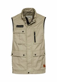 Beige ärmellose Weste aus strapazierfähigem Material, ausgestattet mit mehreren Taschen, einer mitReißverschluss und einem Markenlabel auf der Brust.