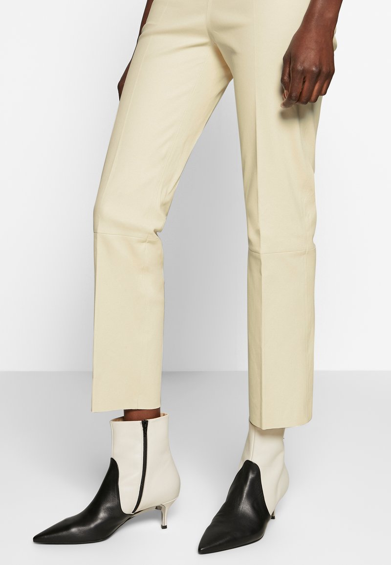By Malene Birger Florentina Leather Trousers Soft White Zalando De