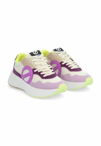 Sportieve sneakers met een beige mesh bovenwerk, paarse en limoen groene accenten, ronde zolen en een gewatteerde witte tussenzool. Veters in beige.